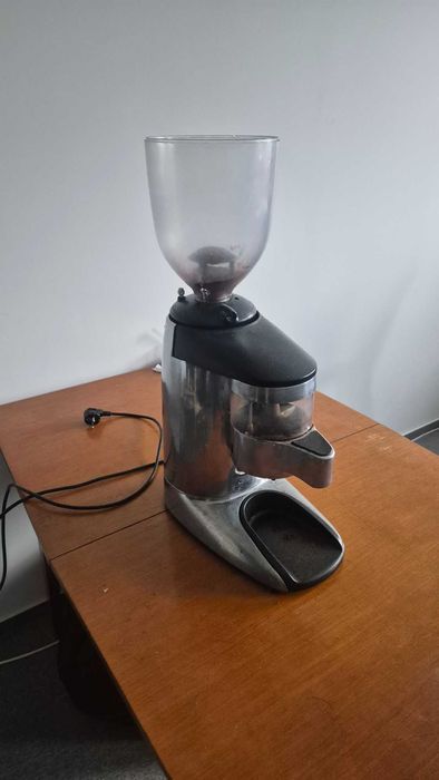 Sprzedam profesjonalny młynek do kawy marki Wega – idealny do espresso