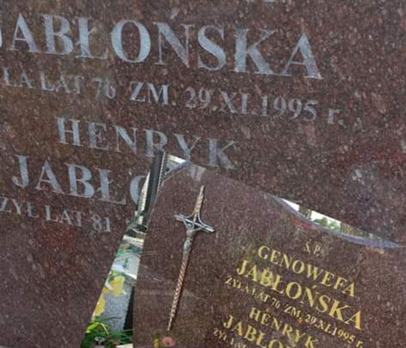 Odnowienie liter.Mycie pomnika,nagrobka