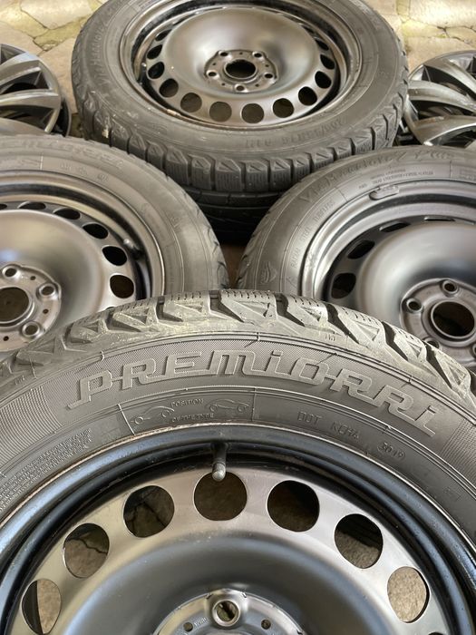 Комплект дисків із зимовою резиною та ковпаками 205/55r16
