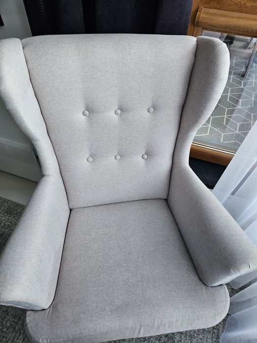 Fotel Werina Boucle beżowy – stylowy, wygodny i prawie nieużywany