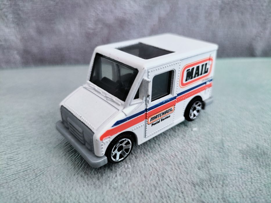 Matchbox MB993 Ciężarówka dostawcza Delivery Service Truck 1:88 Mattel