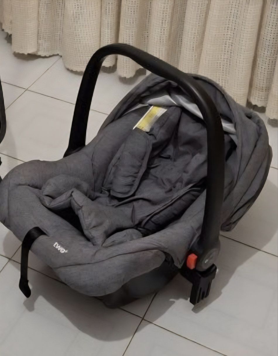Babycoque com capa de chuva incluída