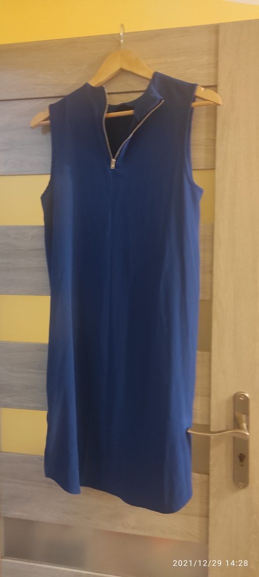 Piękna niebieska sukienka