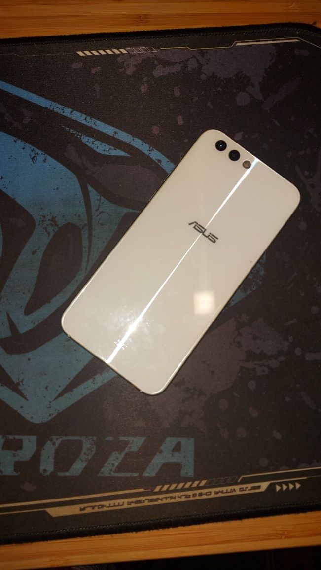 Telemóvel Asus Zenfone 4