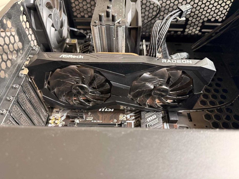 PC Ryzen 5 5600 / RX 6600XT / 16GB RAM / 256 GB