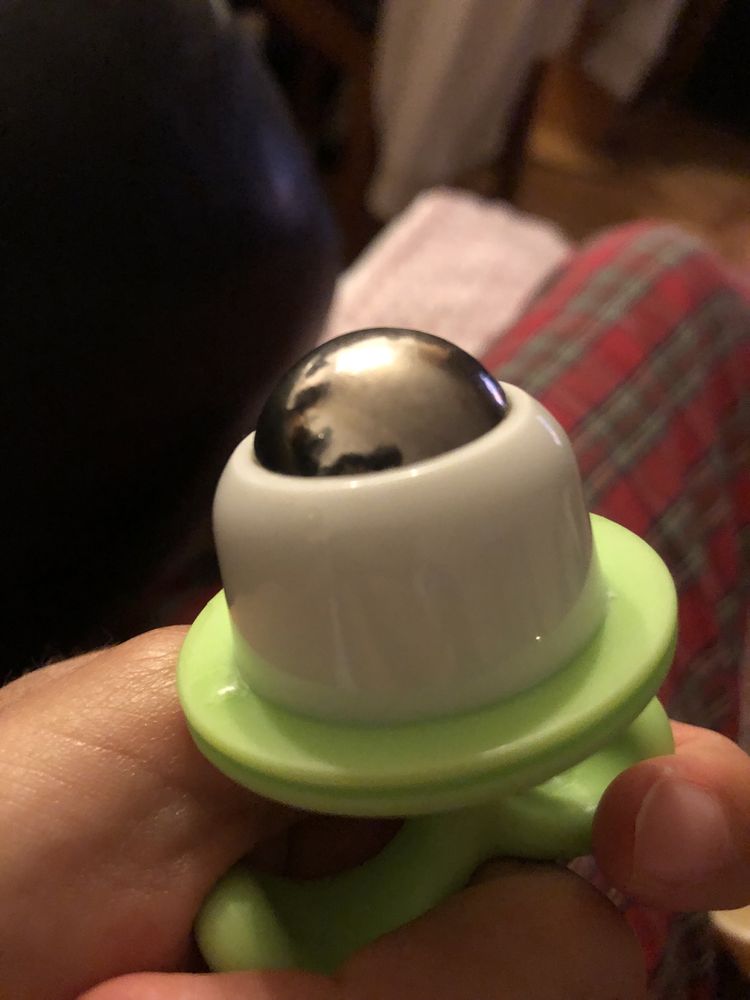 Massageador em forma de planta