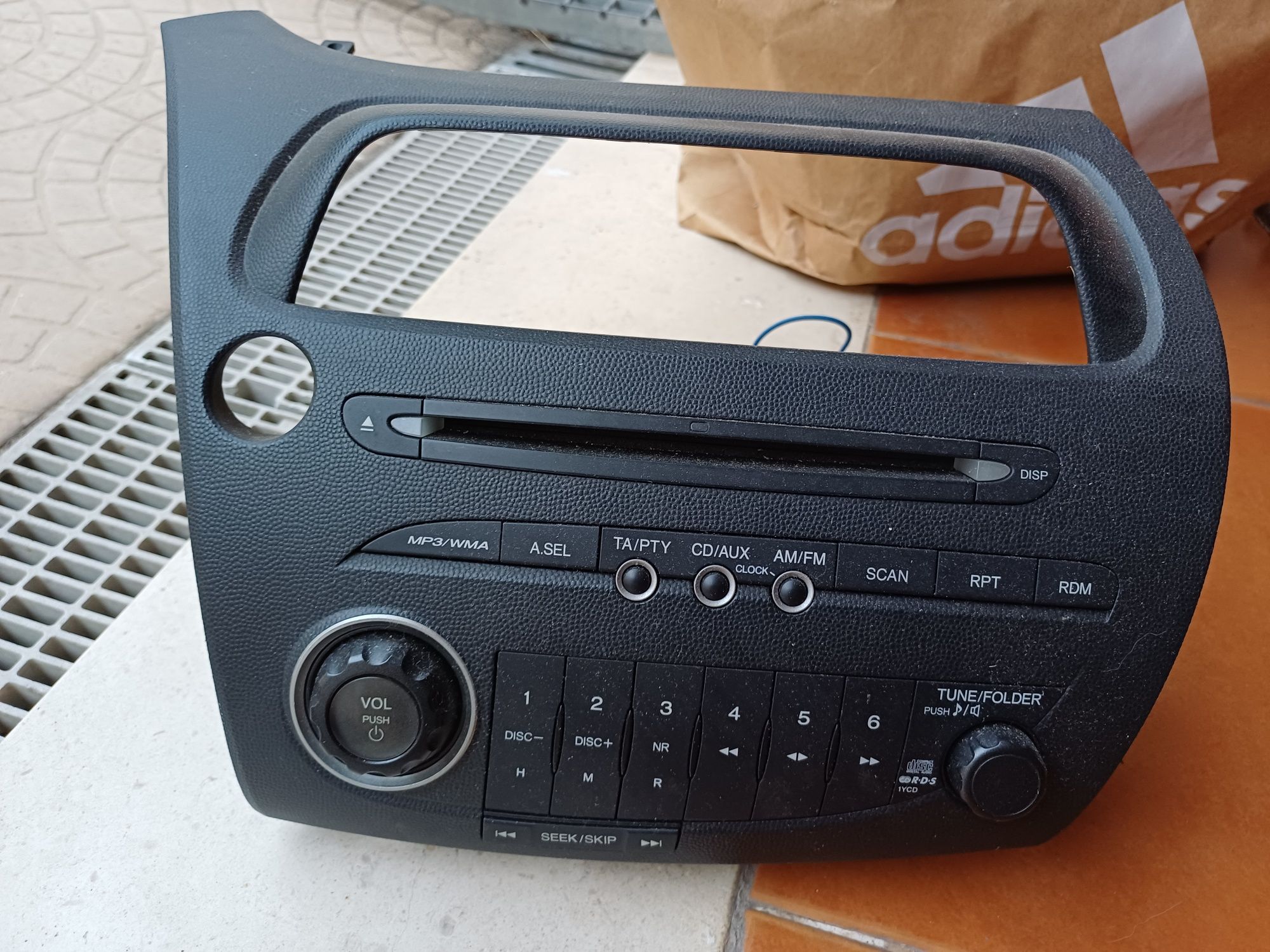Auto-radio HONDA CIVIC VIII Hatchback
