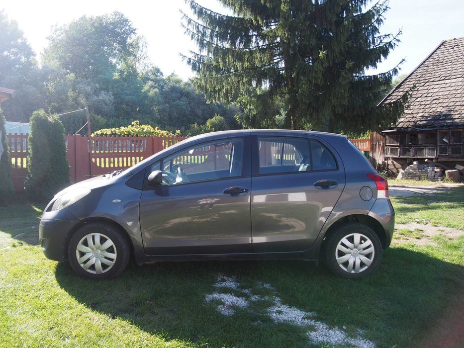 Toyota Yaris 2009 r. benzyna niski przebieg 130tys sprawna