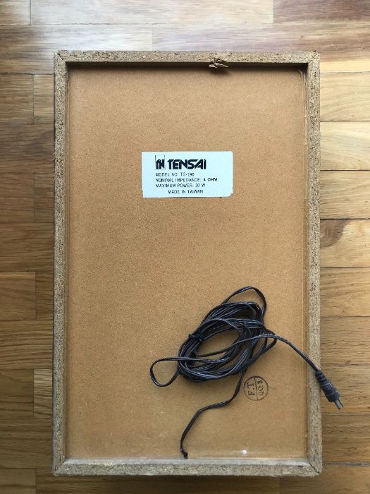 Colunas de Som Pretas