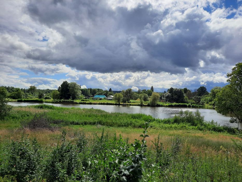 Продам будинок на березі річки в селі  Заньки