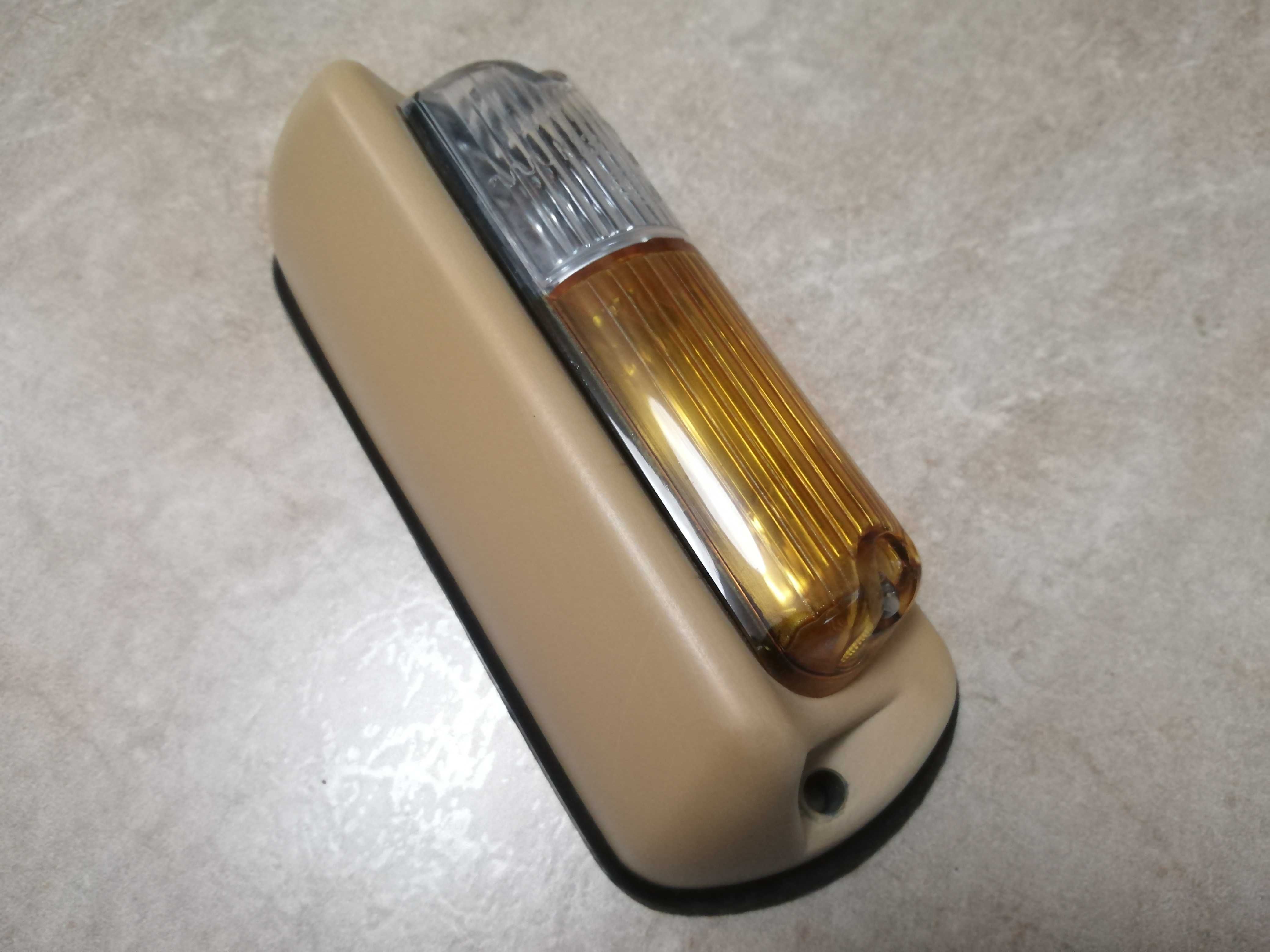 Luz indicadora de posição HELLA à direita (K23246)