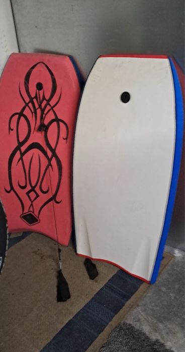 Duas pranchas bodyboard