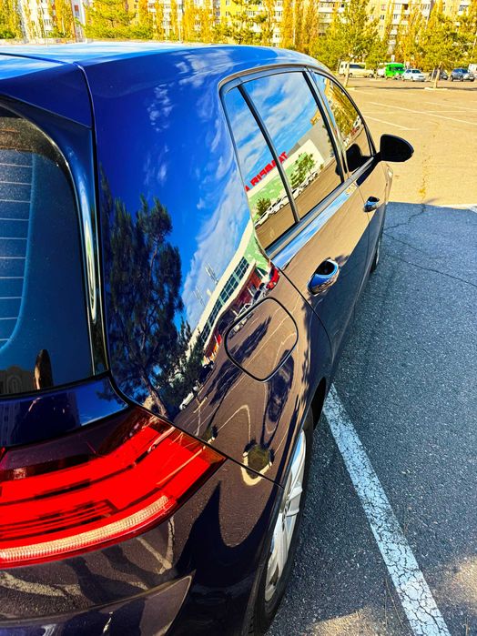 Продам Volkswagen e-Golf 2018