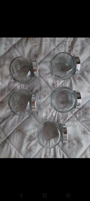 zestaw pięciu przyprawników szklanych z wieczkami