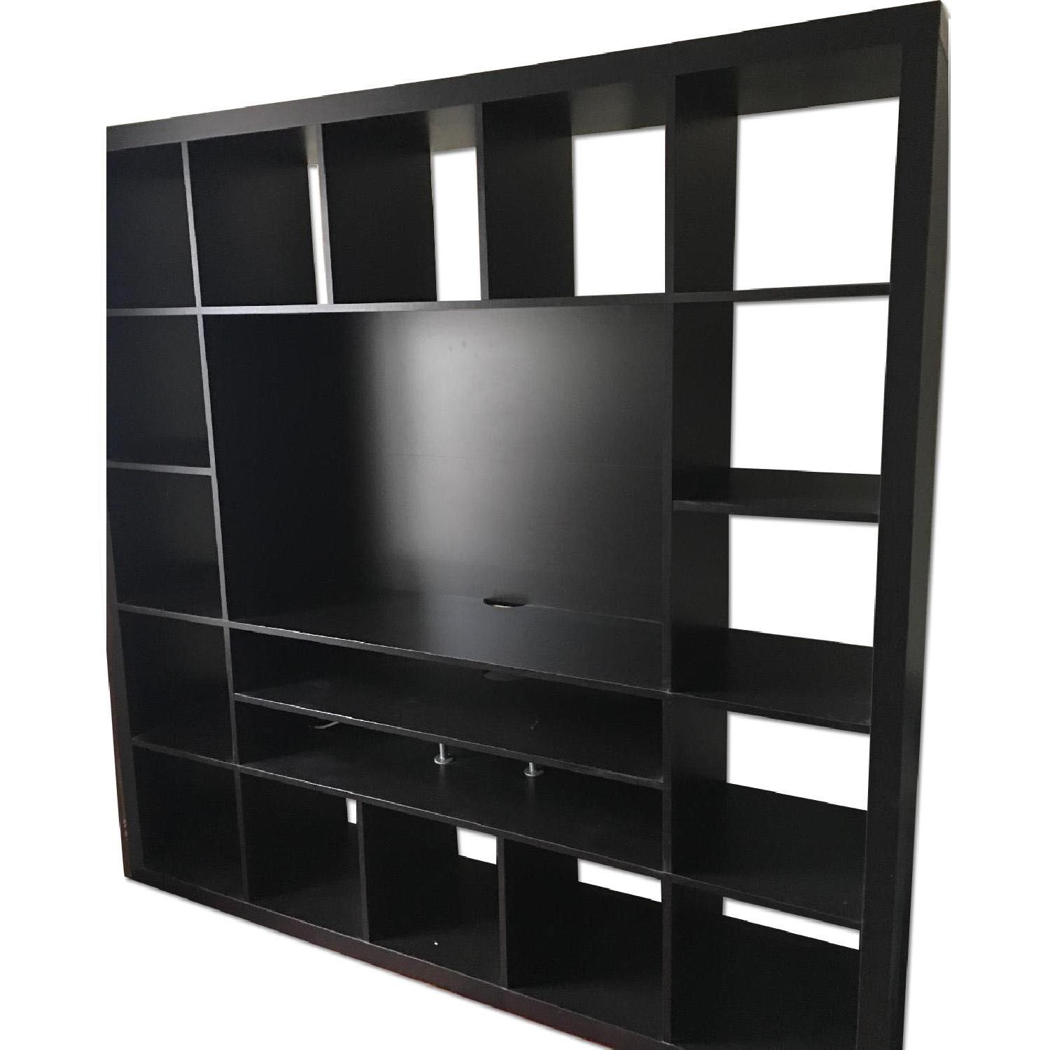 Estante IKEA com TV