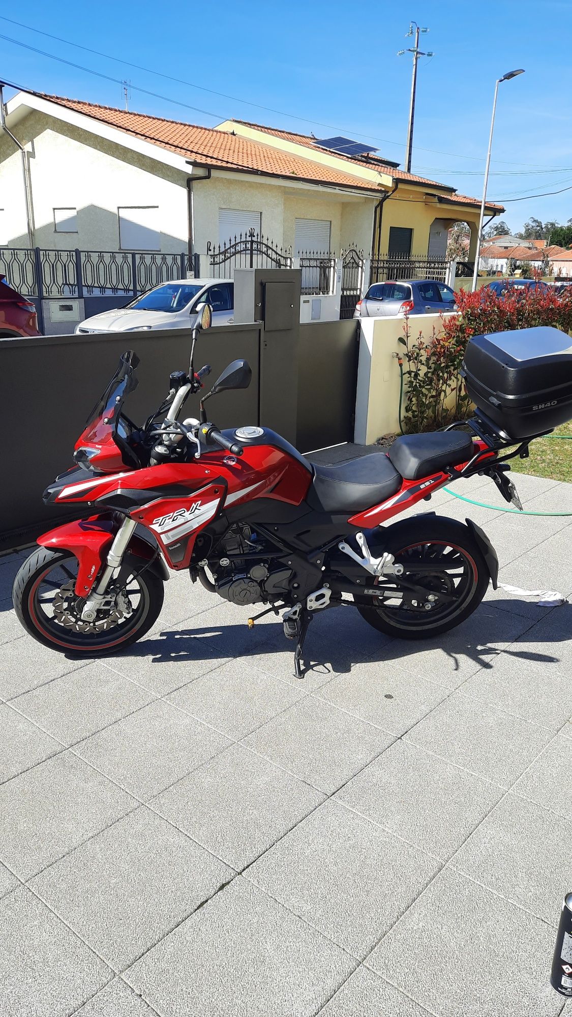 Moto Benelli trk 251