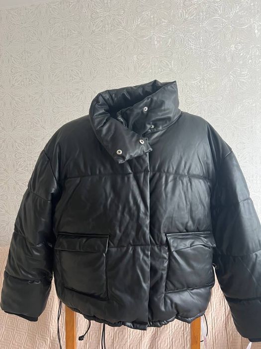 Зимова жіноча куртка з еко-шкіри