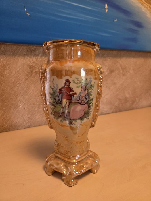 Wazon na kwiaty czasów PRL