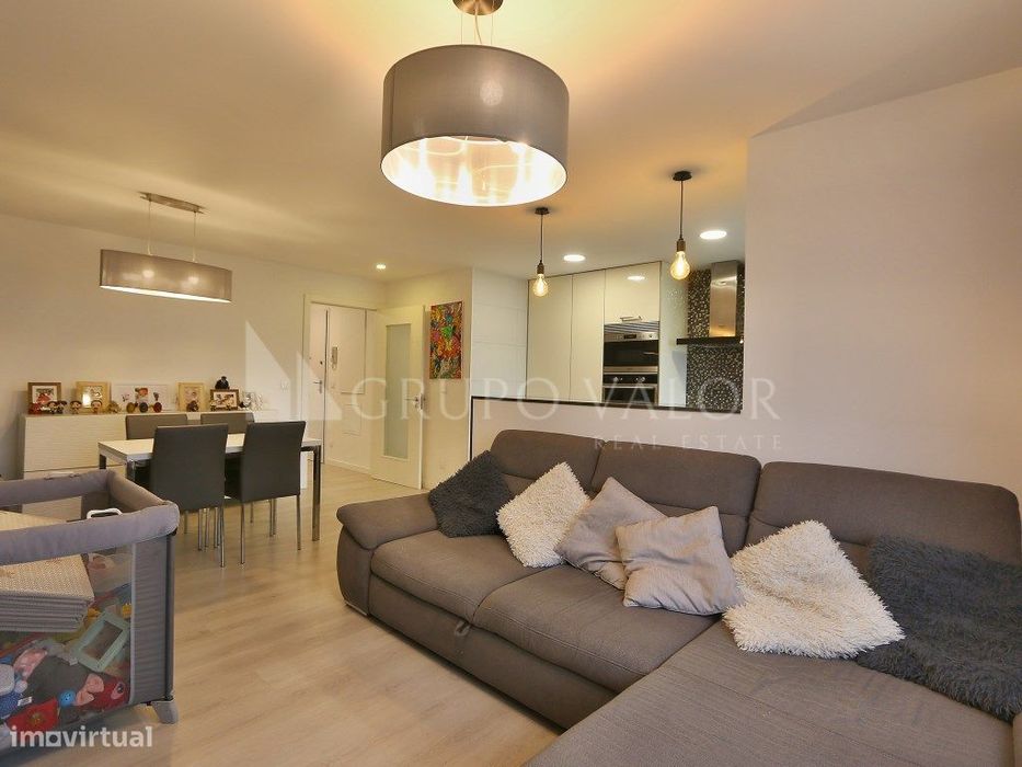 Apartamento T2 com Arrecadação, em Mem Martins