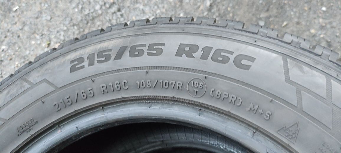 Opony zimowe z 2013r 6mm 215/65/16c Pirelli 3N