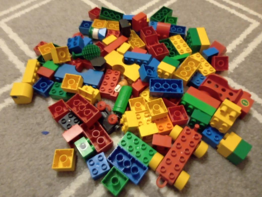 Zabawki drewniane i klocki LEGO