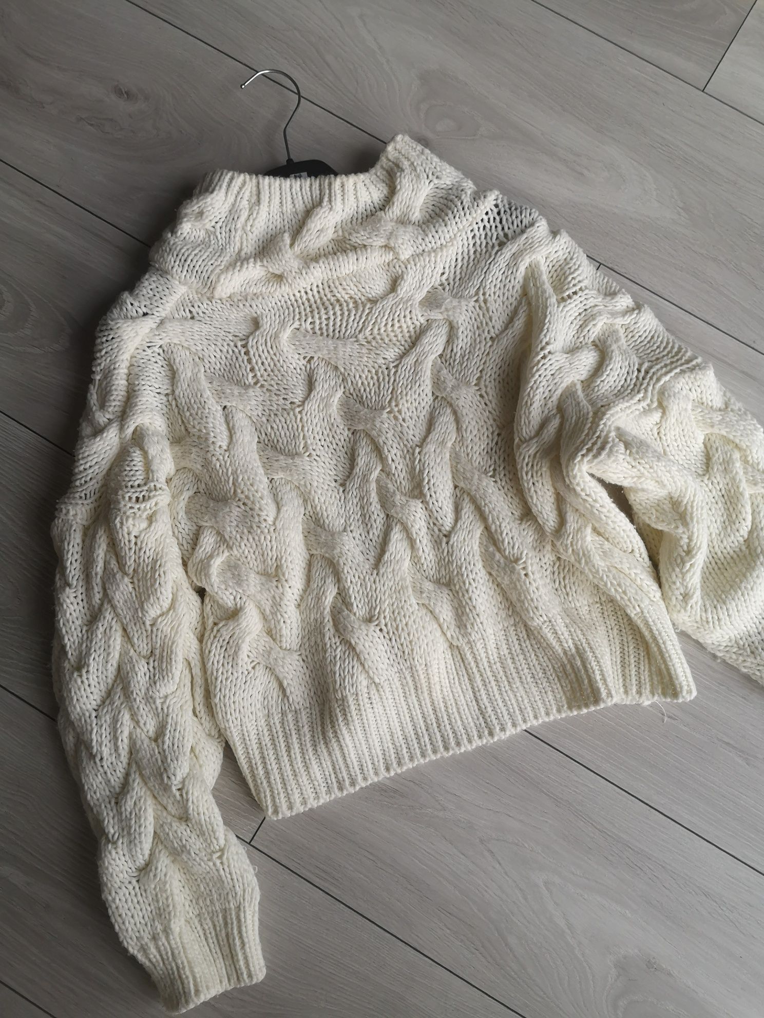 Sweterek cropped ecru