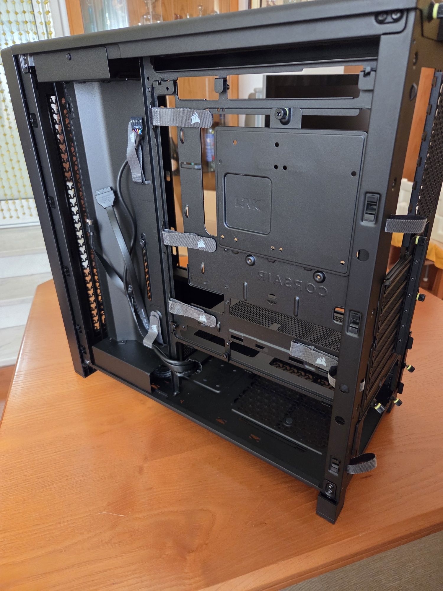 Caixa Extended-ATX Corsair Frame 4000D Vidro Temperado Preta