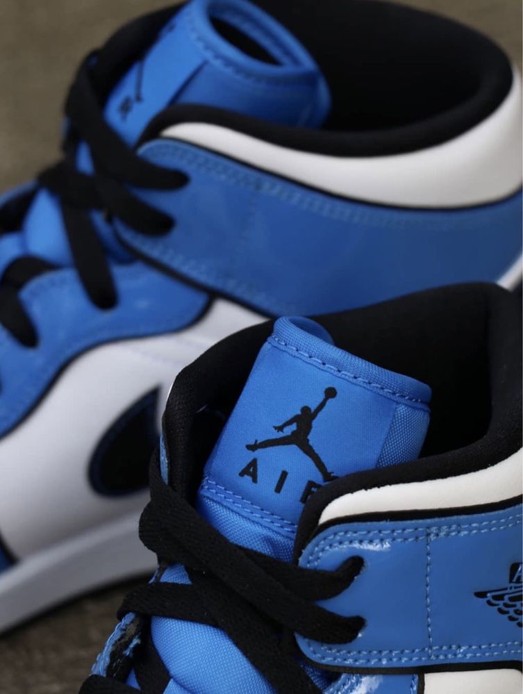 Оригінал Кросівки Nike Air Jordan 1 Mid SE Signal Blue Джордан сині
