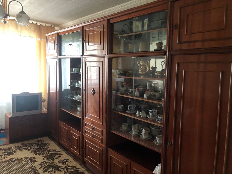 Продається стінка для вітальні з тумбочкою під телевізор