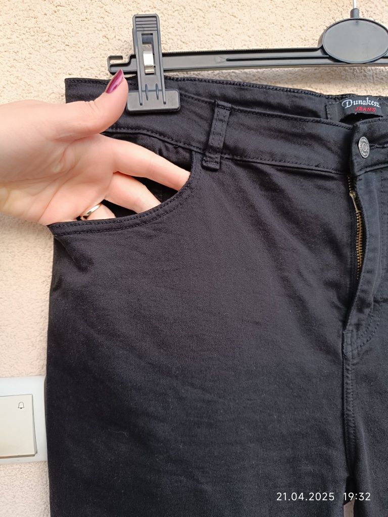 Czarne spodnie jeansowe damskie Dunakeszi r 48
