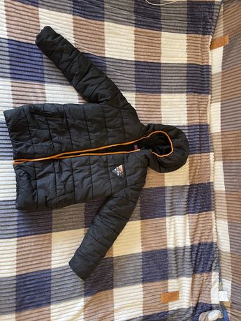 Зимова куртка для хлопчика 250 грн