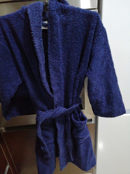 Roupão azul com capuz, tamanho 10 anos