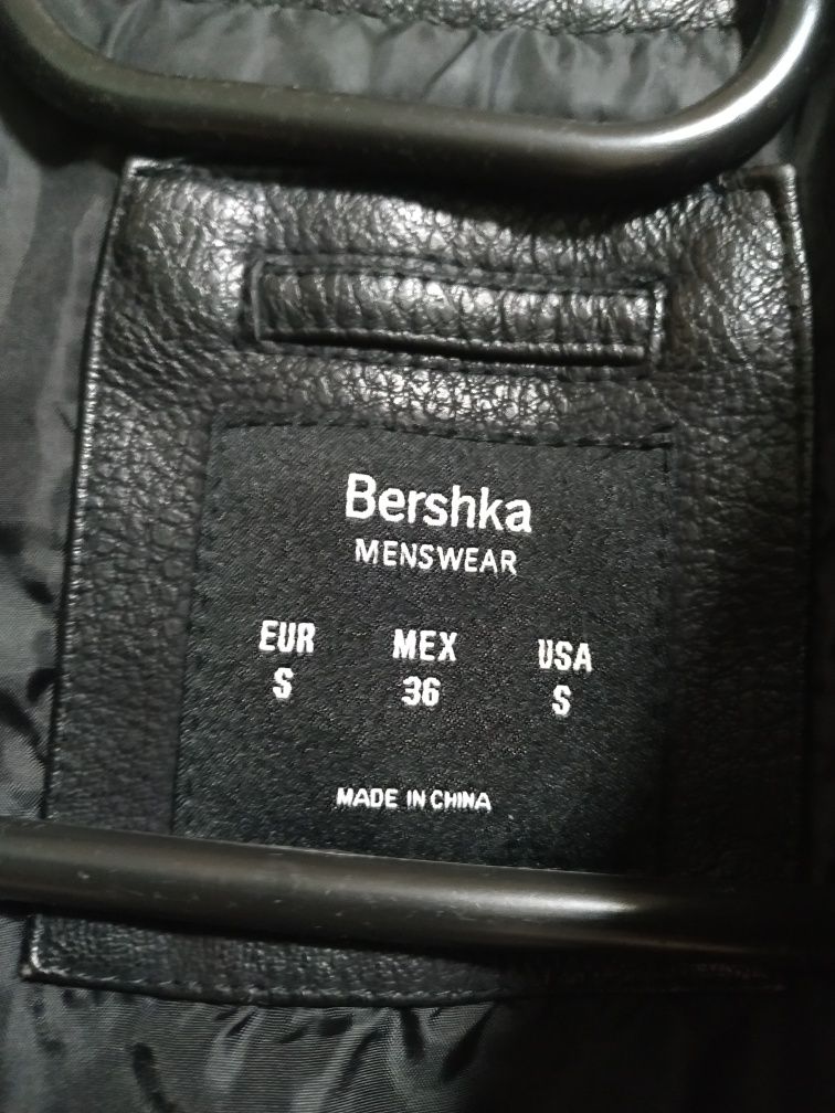Кожаная куртка , ветровка, Bershka S