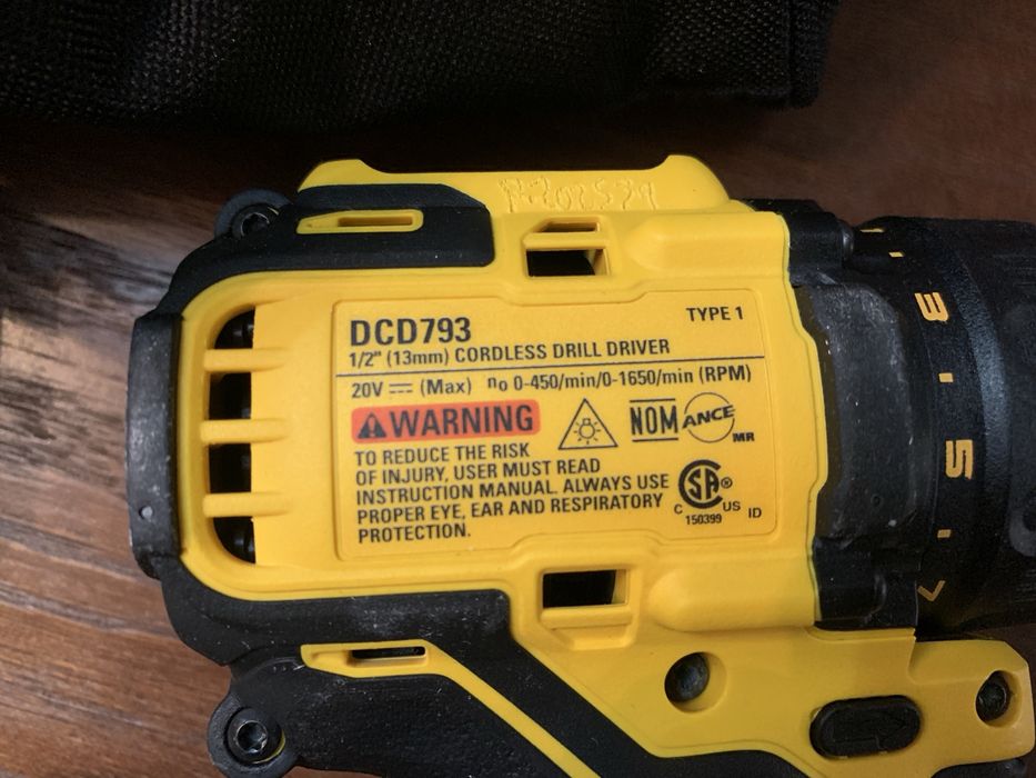 Акумуляторний безщітковий набір шуруповертів DEWALT DCK227D2R 20V MAX