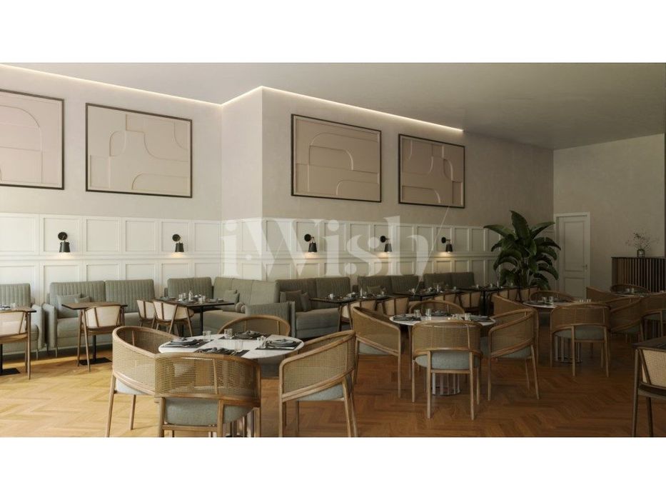 Loja com 220 m2 para restauração ou serviços, a 1 minuto da estação...