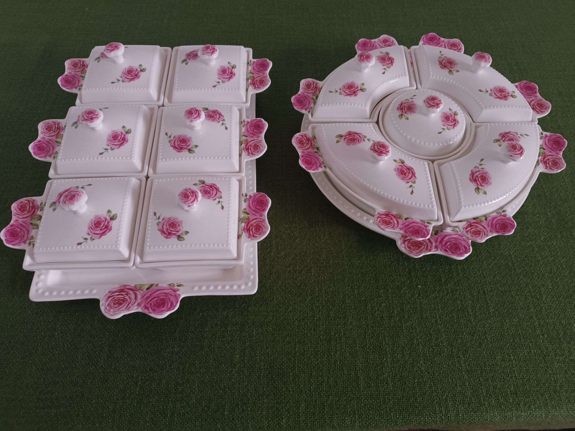 Ceramiczne pojemniki z motywem róż