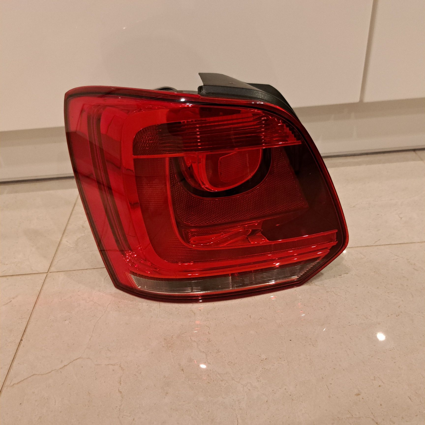 Lampa tyl lewy volkswagen Polo 6R0 europa