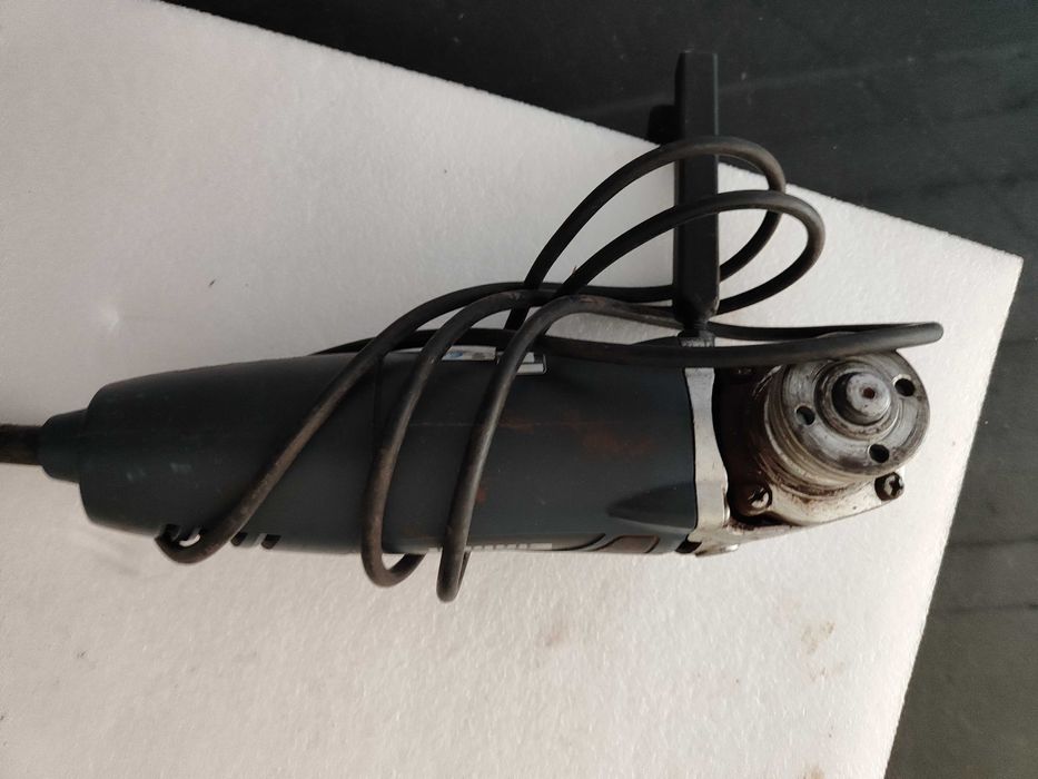 Szlifierka kątowa jedna sztuka.