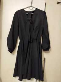 Сукня чорна з поясом