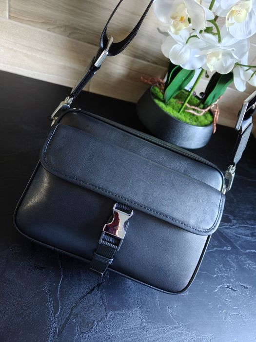 Elegancka saszetka czarna męska pojemna skóra naturalna