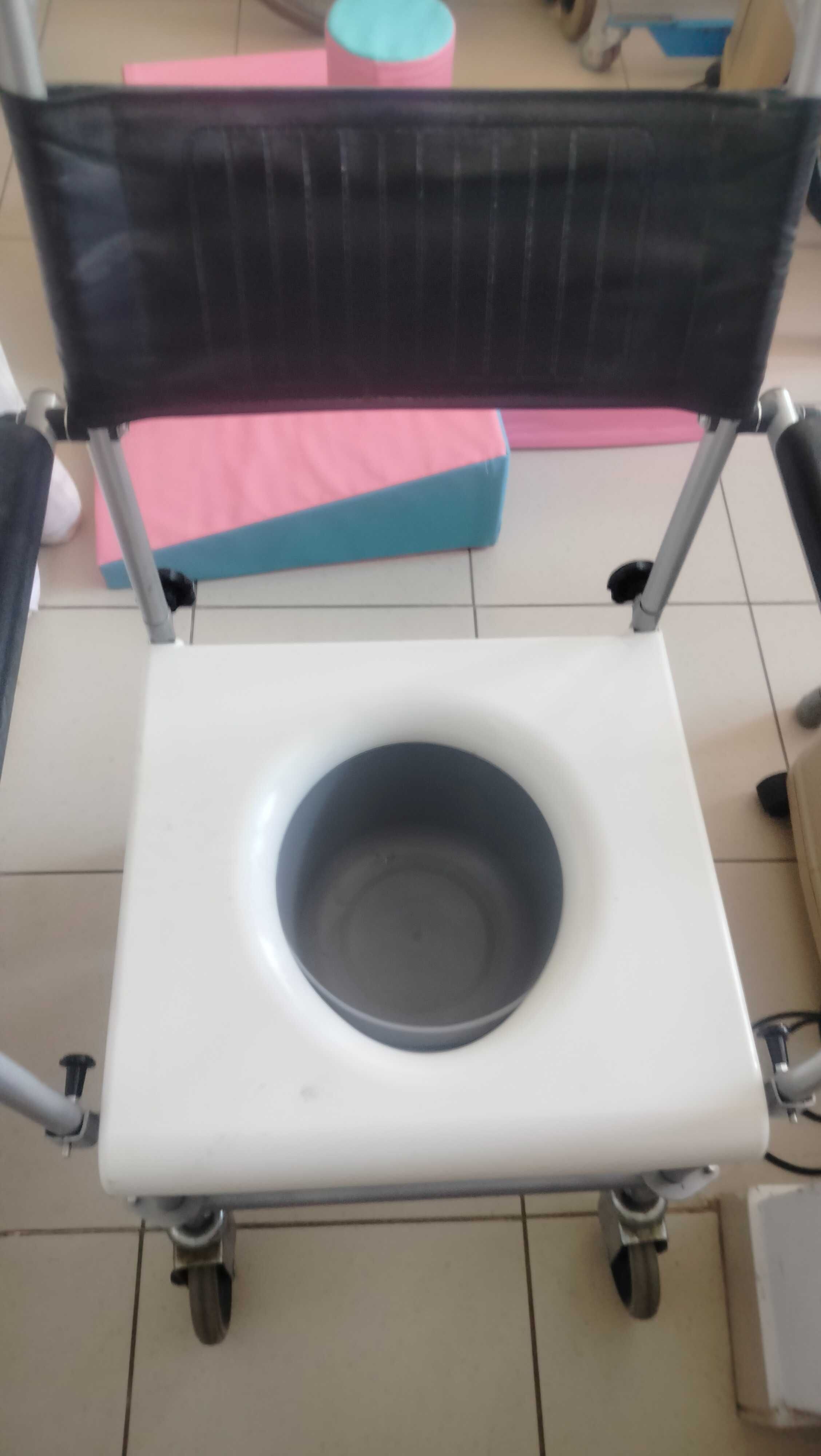Toaleta wózek toaletowy lub pod prysznic