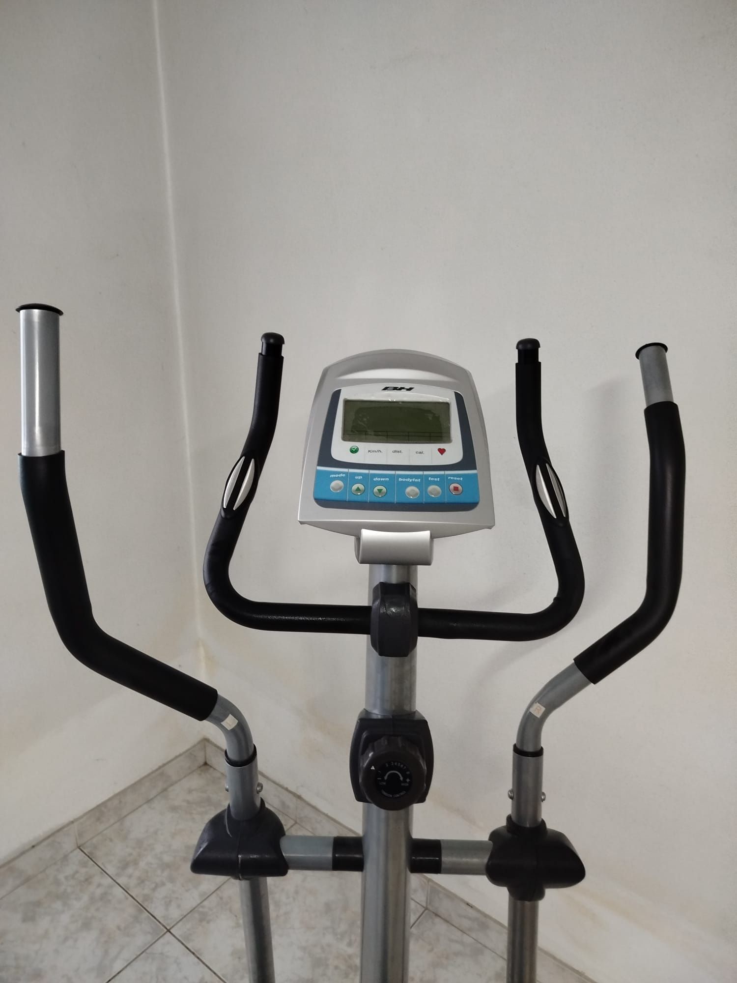 Bicicleta elíptica usada poucas vezes