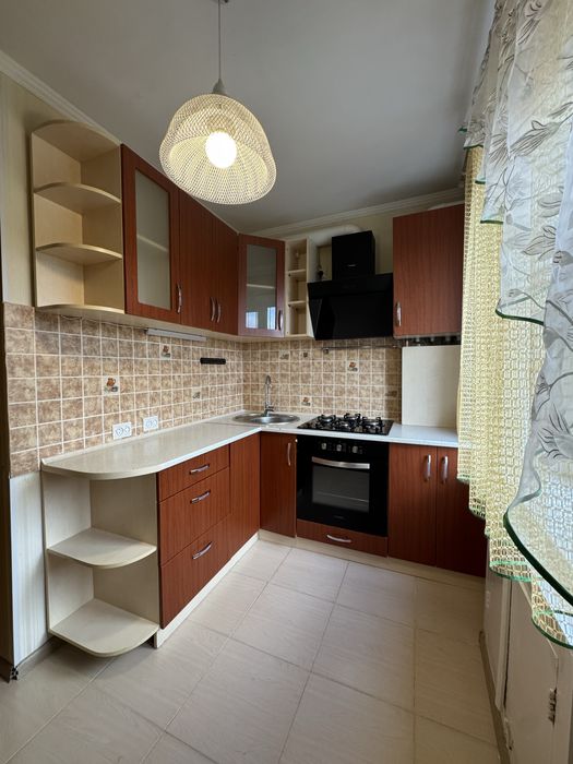 Оренда 1 кім рн Пацаєва , вул . Героїв України