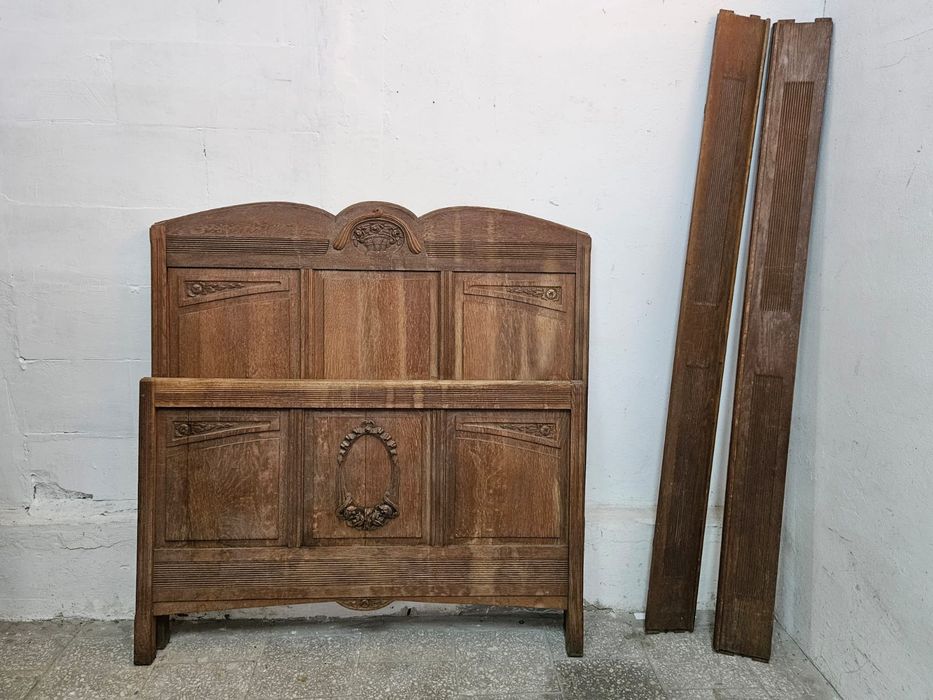 Stare dębowe łóżko secesyjne do odnowienia