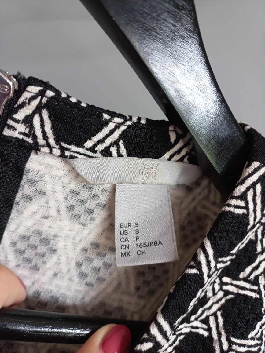 Sukienka midi elegancka H&M, dopasowana, wzory, roz S
