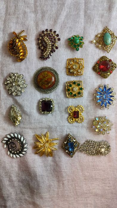 Бижутерия , брошки , кольца, запанки