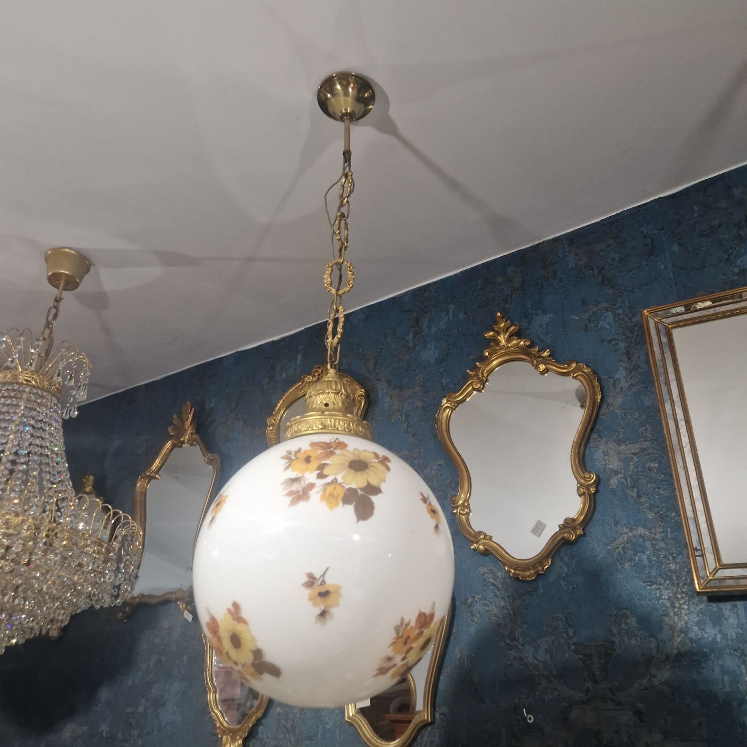 Piękna retro  lampa sufitowa szklaną  kula