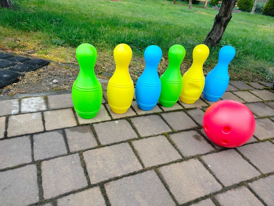 Kręgle (duże ) 30 cm . Zestaw z dwiema kulami.