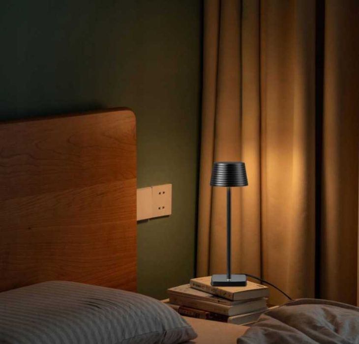 LAMPKA NOCNA led czarna