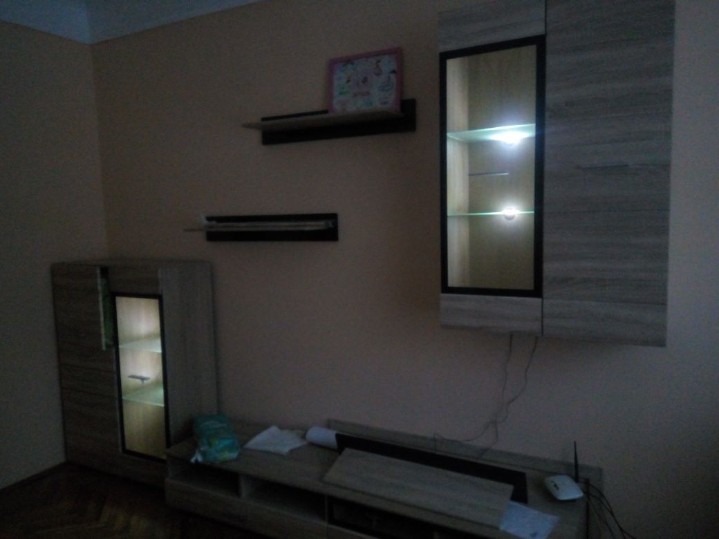 Підсвітка склянних полиць LED